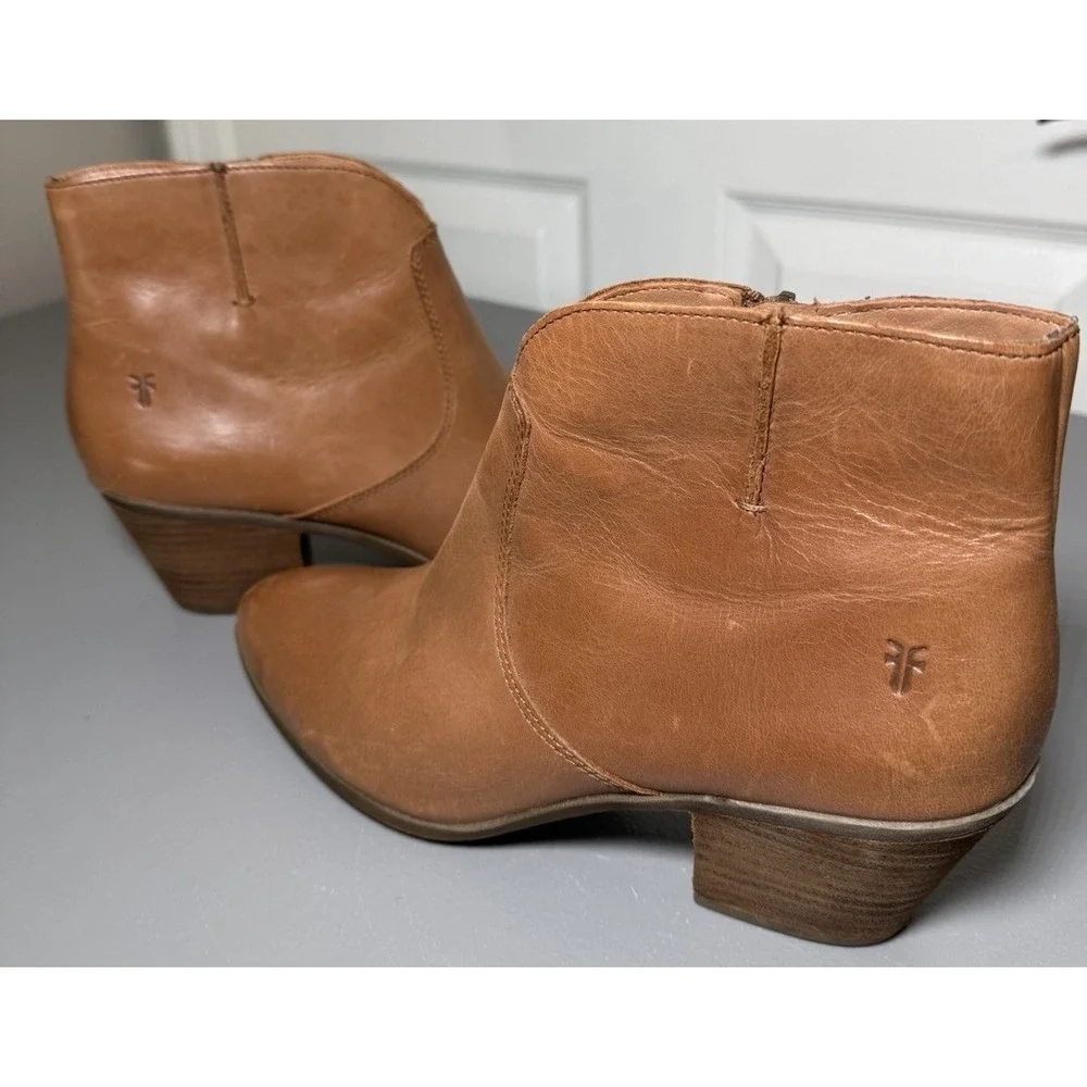 Frye Jennifer Pointed Toe Western Booties in Cognac Ankle Boots Sz 8.5 Bohemian
